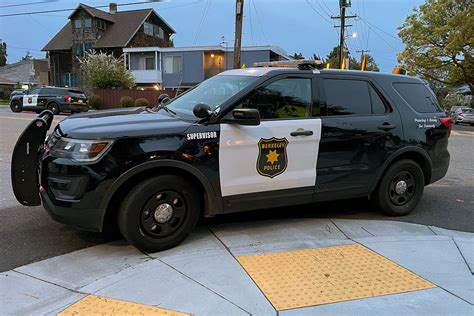 Woman robbed at gunpoint near UC Berkeley campus Friday night